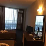 Sunny Bay Отель Поморие