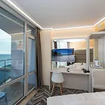 Отель Sunny Bay Поморие