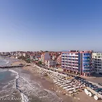 Отель Sunny Bay